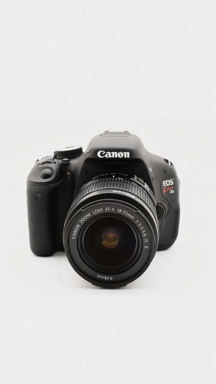 Ảnh bìa Máy ảnh DSLR đen cổ điển
