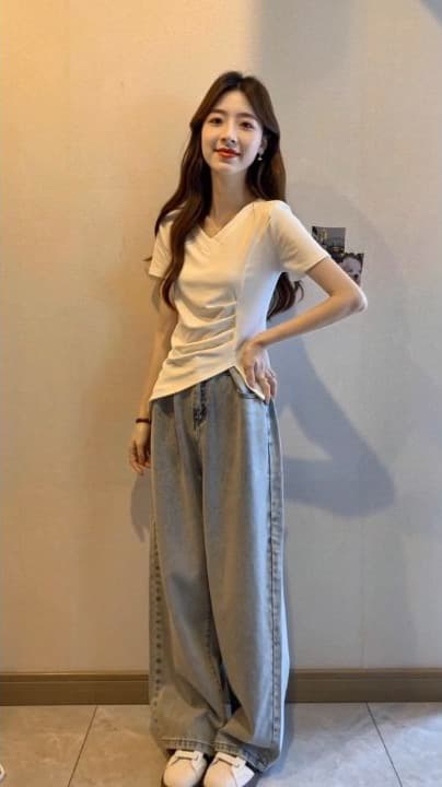 Ảnh bìa Áo trắng và quần jeans ống rộng